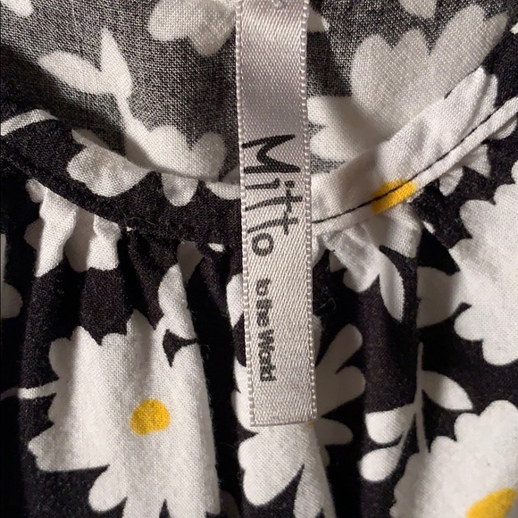 Milto elegant off the shoulder white daisy straps - Picture 4 of 4